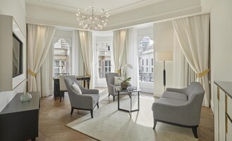 Egyptian cotton sheets, premium bedding, pillowtop beds, minibar