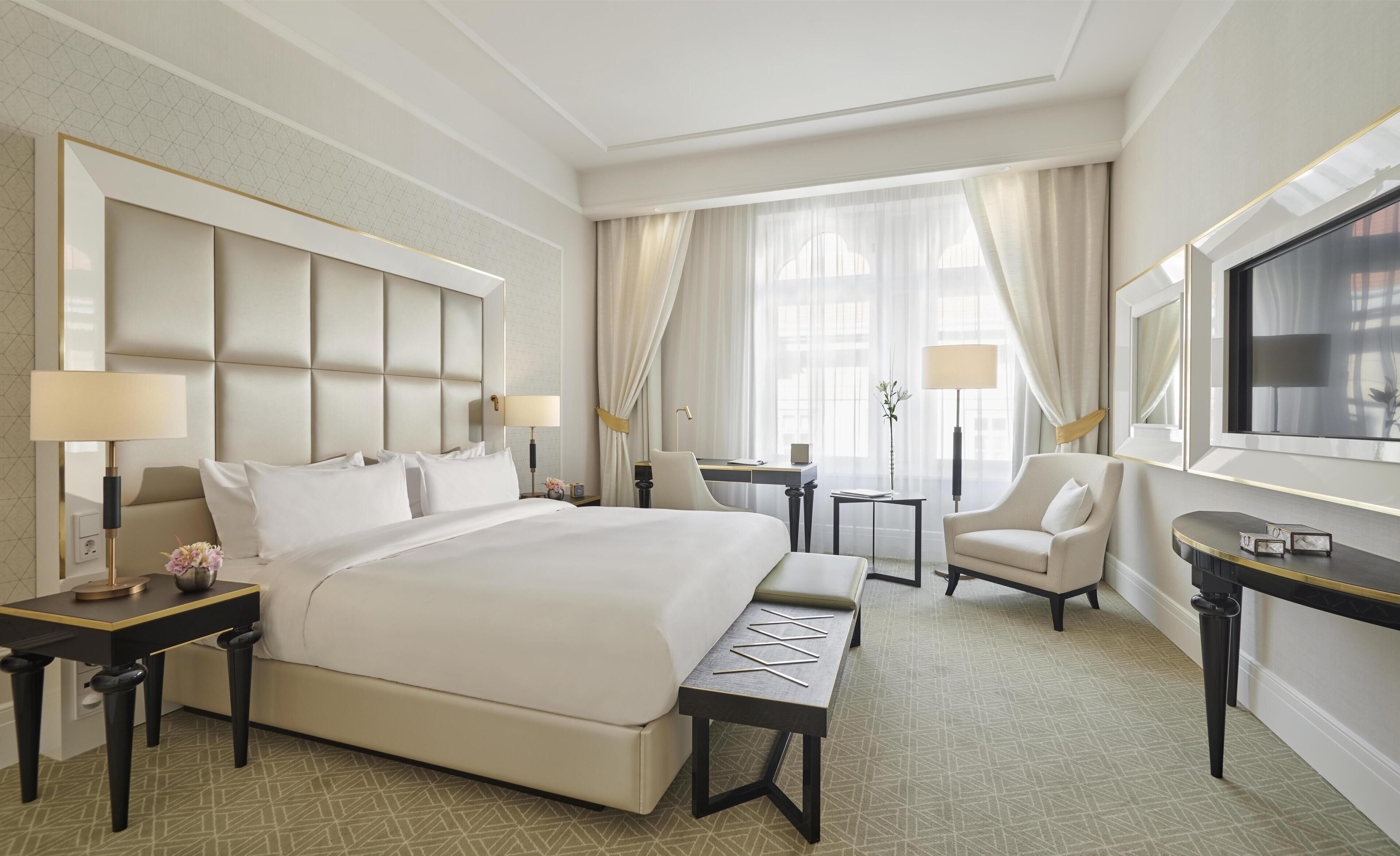 Deluxe Room, 1 King Bed | Egyptian cotton sheets, premium bedding, pillowtop beds, minibar
