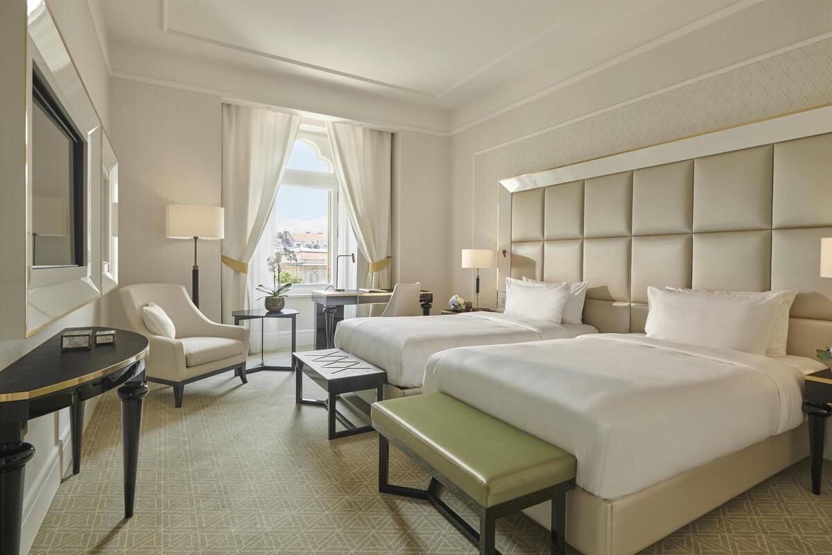 Deluxe Room, 2 Twin Beds, City View | Egyptian cotton sheets, premium bedding, pillowtop beds, minibar