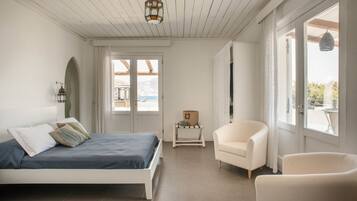 2 chambres, coffres-forts dans les chambres, bureau