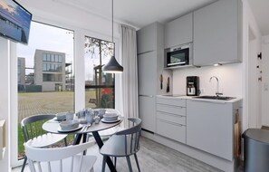 Kühlschrank, Mikrowelle, Herdplatte, Geschirrspüler