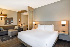 Schreibtisch, laptopgeeigneter Arbeitsplatz, Verdunkelungsvorhänge