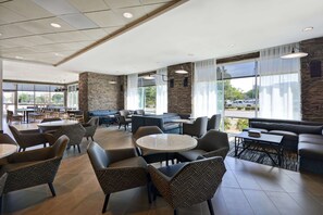 Bar (on property) - Hyatt Place Fresno (Fresno)