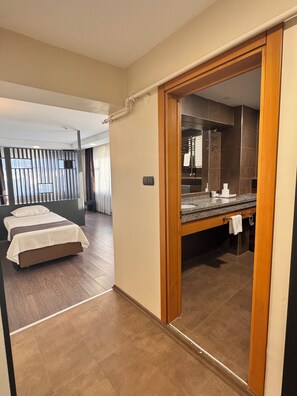 Junior studio suite | Een kluis op de kamer, gratis wifi, beddengoed