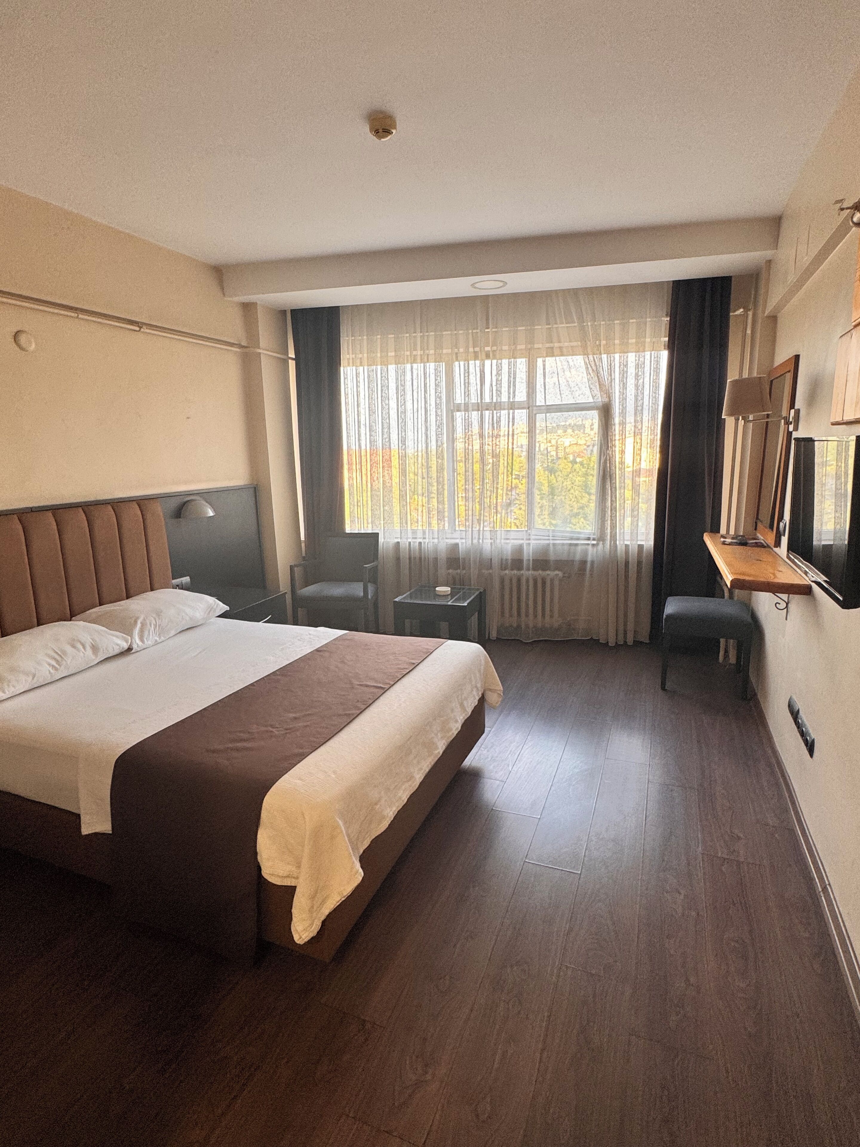 Caja de seguridad en la habitación, wifi gratis y ropa de cama 