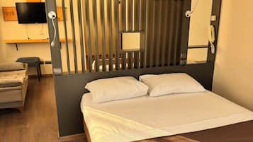 In-room safe, free WiFi, bed sheets