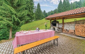 Outdoor dining - Pet friendly home in Sovramonte with house a mountain view (Sovramonte)