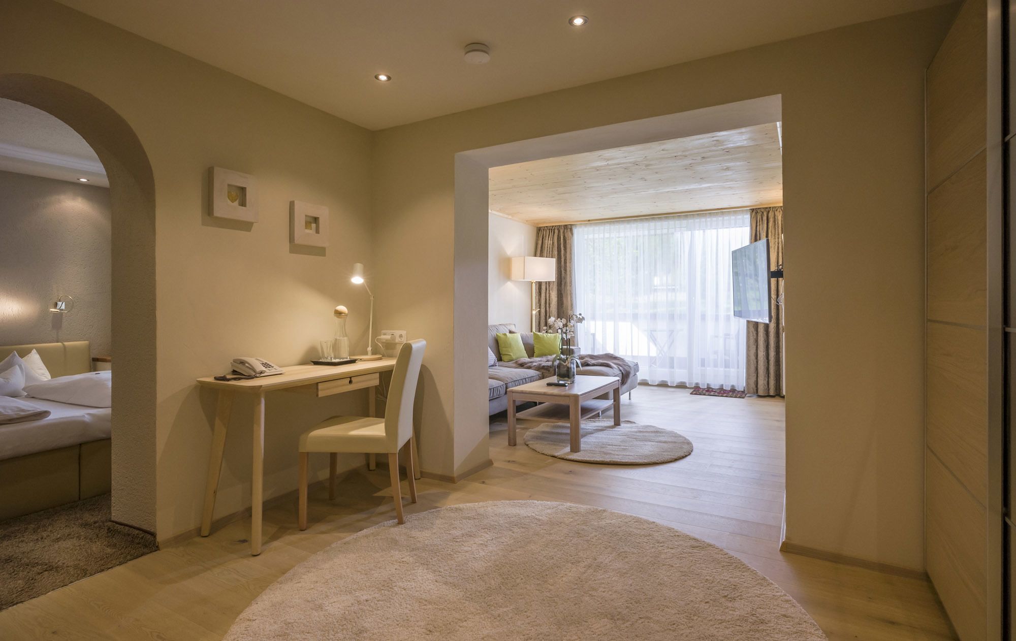 Tweepersoonskamer | Een kluis op de kamer, een bureau, gratis babybedden, extra bedden