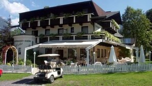 A multi-story building with a cafe on the ground floor. - Cafe-Pension Erika (Eben am Achensee)