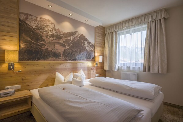 Double Room | In-room safe, desk, free cots/infant beds, rollaway beds