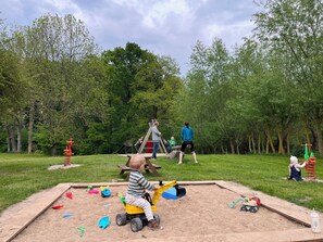 Área de juegos infantiles al aire libre
