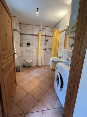Family Condo, 2 Bedrooms (Typ 1) | Bathroom