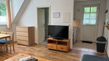 Family Condo (Typ 2) | Living room | Flat-screen TV, table tennis