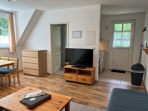 Family Condo (Typ 2) | Living room | Flat-screen TV, table tennis