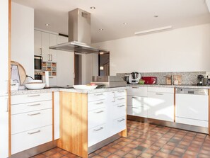 Penthouse, 6 Bedrooms | Private kitchen