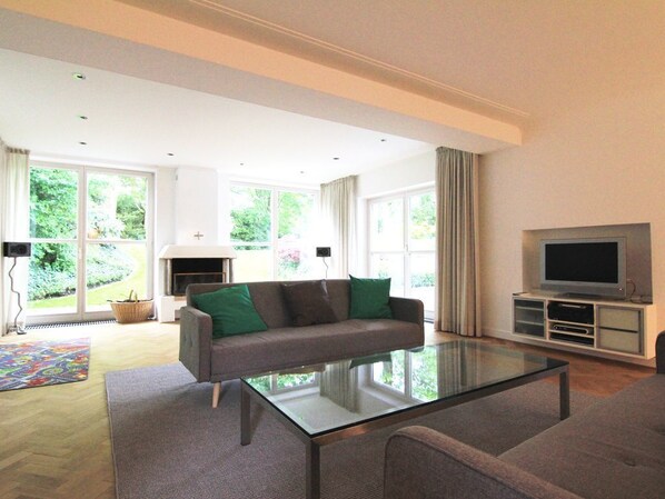 Penthouse, 6 Bedrooms | Living area