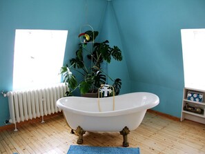 Condo, 3 habitaciones | Baño | Regadera, amenidades de baño gratuitas, secadora de cabello, toallas