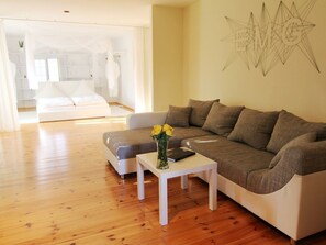 Condo, 3 habitaciones | Área de sala de estar | Televisión de pantalla plana