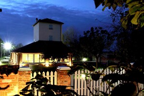 Front of property – evening/night - Locanda Cà Vejo (Megliadino San Vitale)