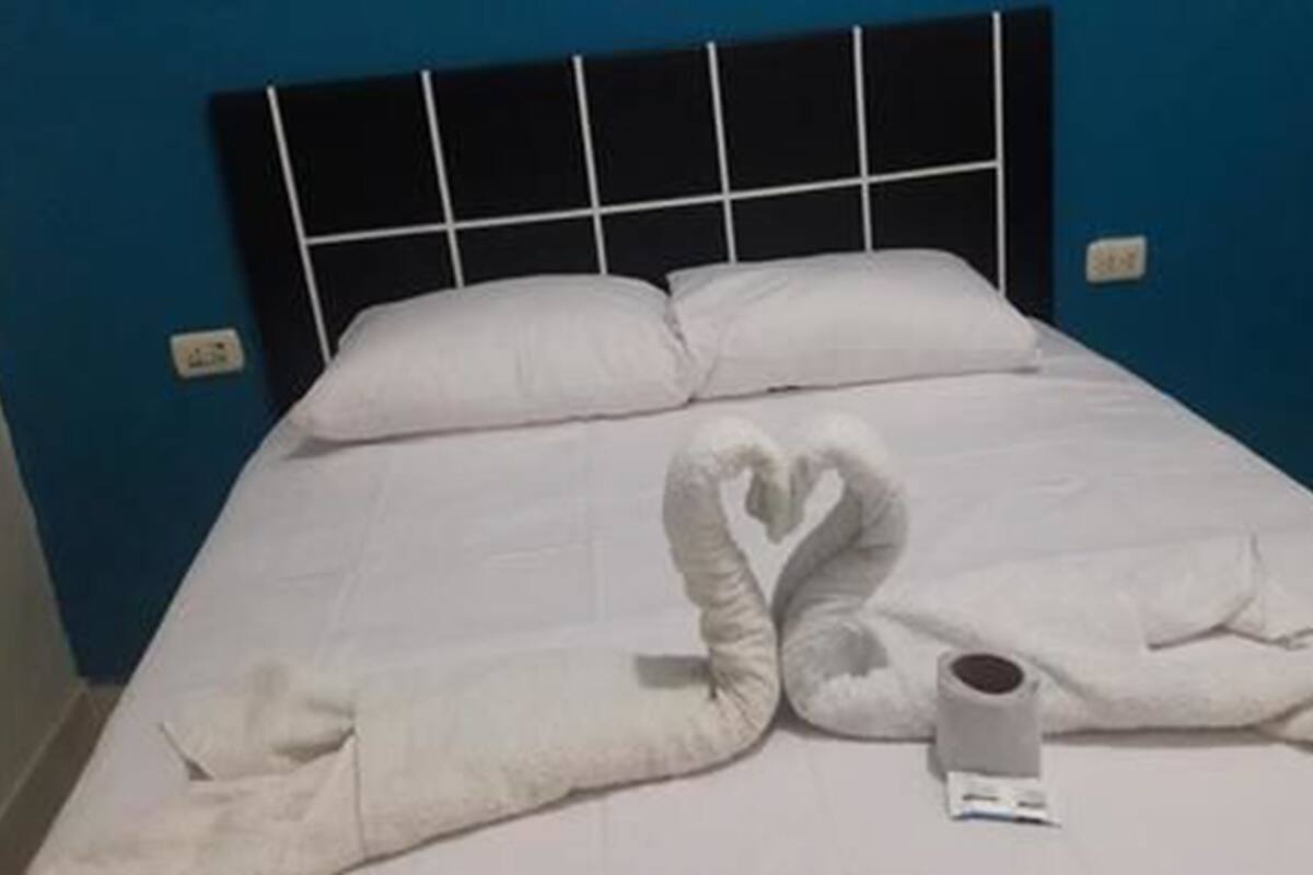 Twin Room | Desk, free WiFi, bed sheets