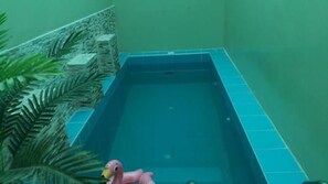 Una piscina cubierta