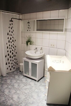 Penthouse, 6 Bedrooms | Bathroom | Separate bathtub and shower, free toiletries, hair dryer, towels