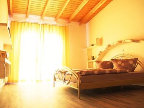 Penthouse, 6 phòng ngủ | Két bảo mật tại phòng, bàn, bàn ủi/dụng cụ ủi quần áo