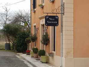 Entrée de l’hébergement