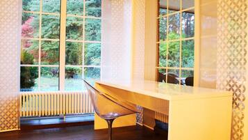 Villa | Desk, laptop workspace, iron/ironing board, free WiFi