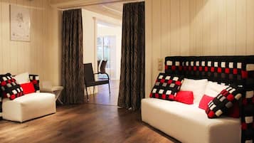 Desk, laptop workspace, iron/ironing board, free WiFi