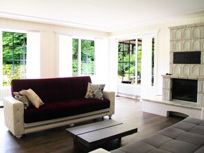 Villa | Área de sala de estar | Televisión de pantalla plana 