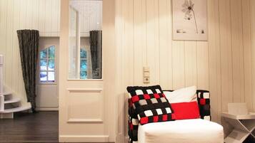 Villa | Desk, laptop workspace, iron/ironing board, free WiFi