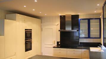 Vila | Dapur pribadi | Lemari es besar, microwave, oven, dan kompor