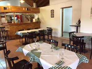 Se sirven desayunos, almuerzos, cenas y cocina italiana 