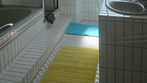 Bathroom - GASTHAUS ENGEL SASBACH (Sasbach am Kaiserstuhl)