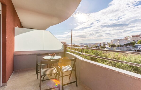 Outdoor dining - Beautiful apartment in Podstrana (Podstrana)