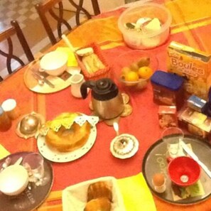 Free daily continental breakfast