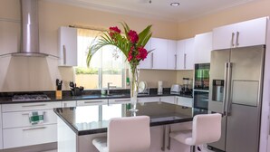Condo superluxo, 1 quarto, para não fumantes, vista para o oceano | Cozinha privada