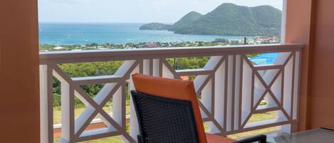 Luxury Condo, 2 Bedrooms, Non Smoking, Ocean View (With Pool) | Balcony view