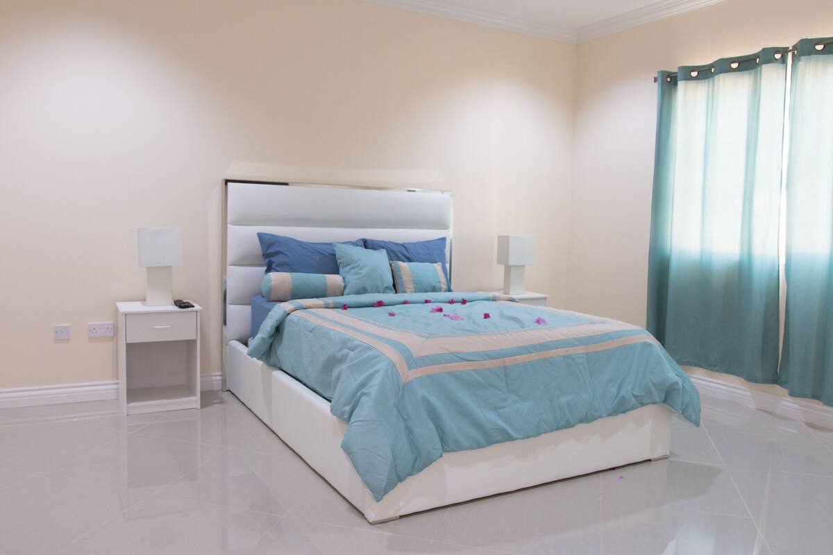Luxury Condo, 2 Bedrooms, Non Smoking, Ocean View (With Pool)