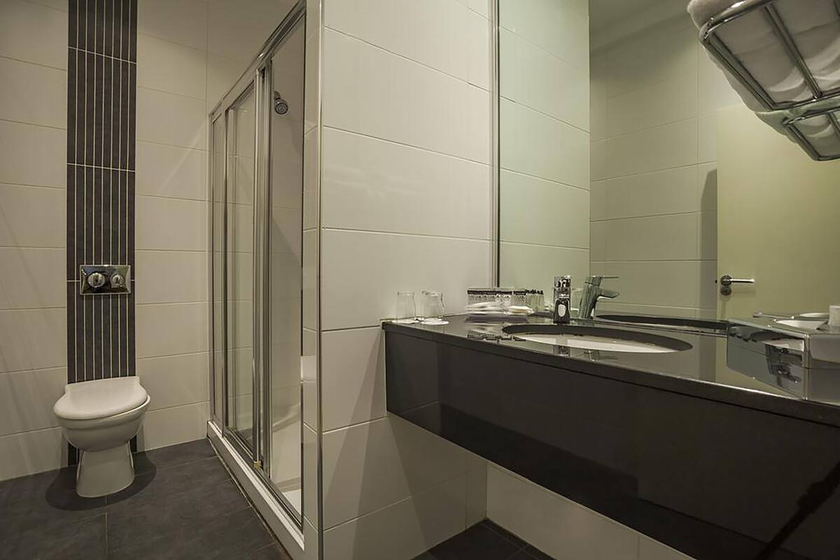double room | bathroom | free toiletries, hair dryer, towels