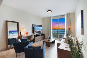 Premium Condo, 2 Bedrooms, Marina View | Living area