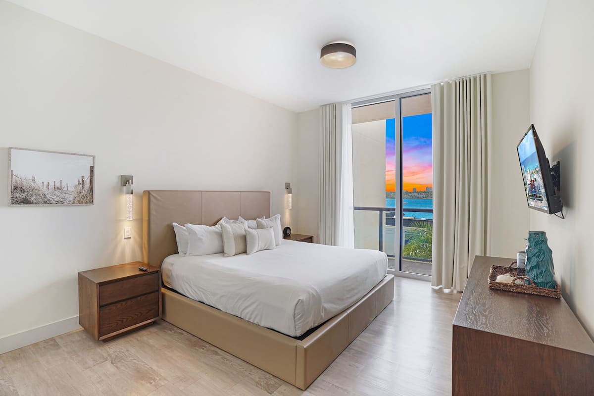 Premium Condo, 2 Bedrooms, Marina View | 1 bedroom, in-room safe, individually decorated, individually furnished