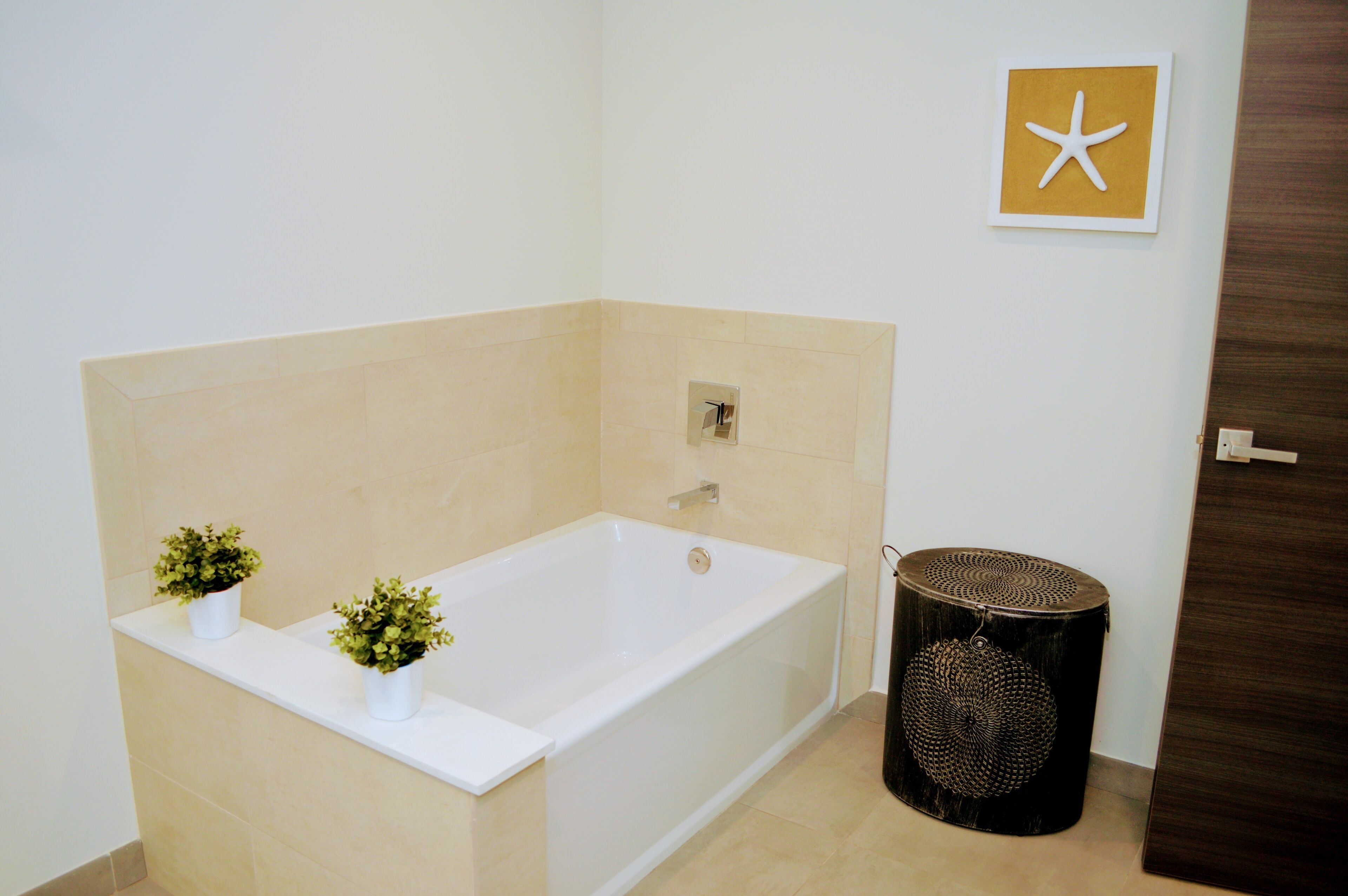 exclusive suite, 1 bedroom, partial sea view | deep-soaking bathtub
