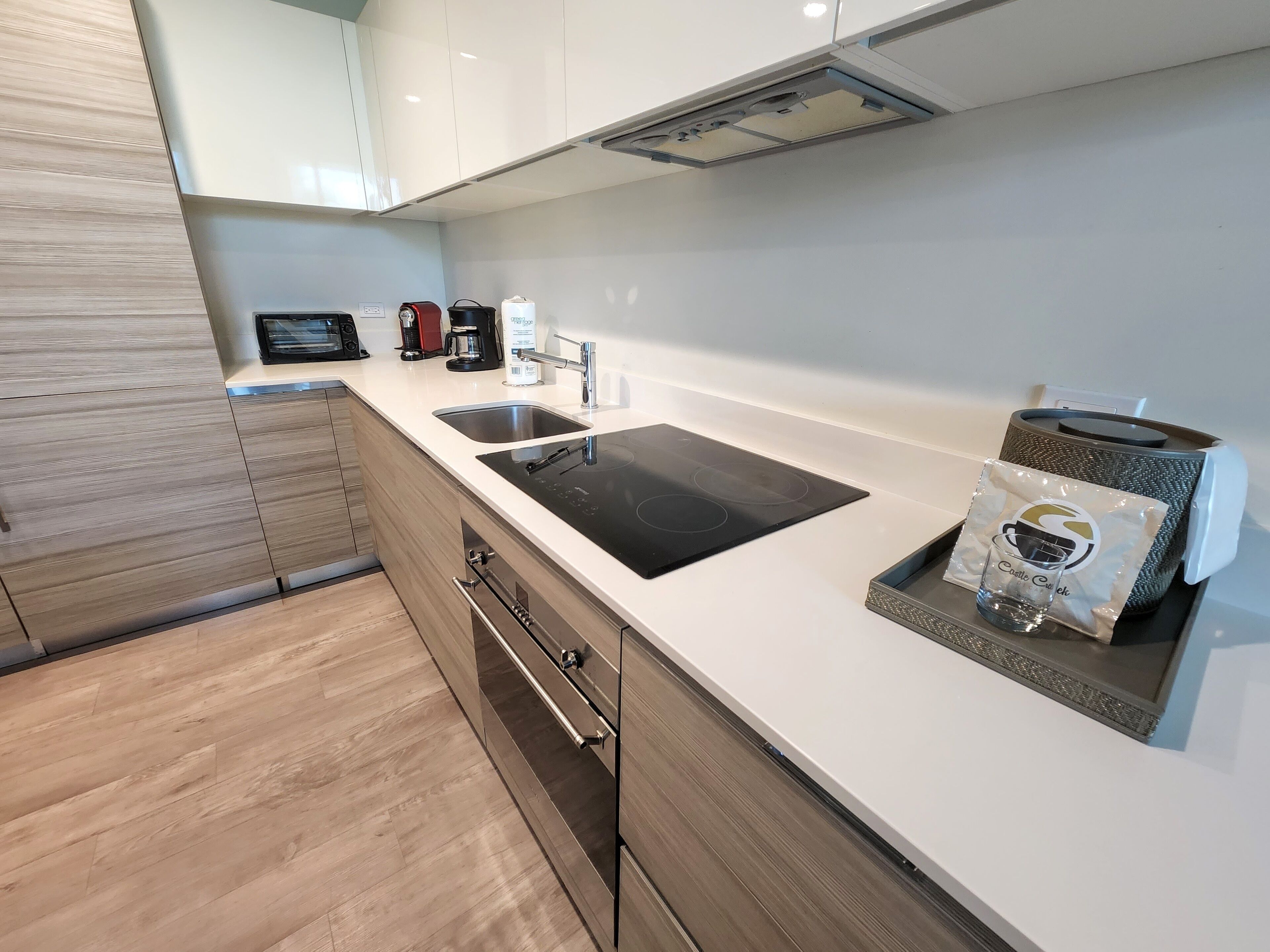 deluxe condo, 1 bedroom, non smoking, city view | private kitchen | microwave, coffee/tea maker, electric kettle, toaster