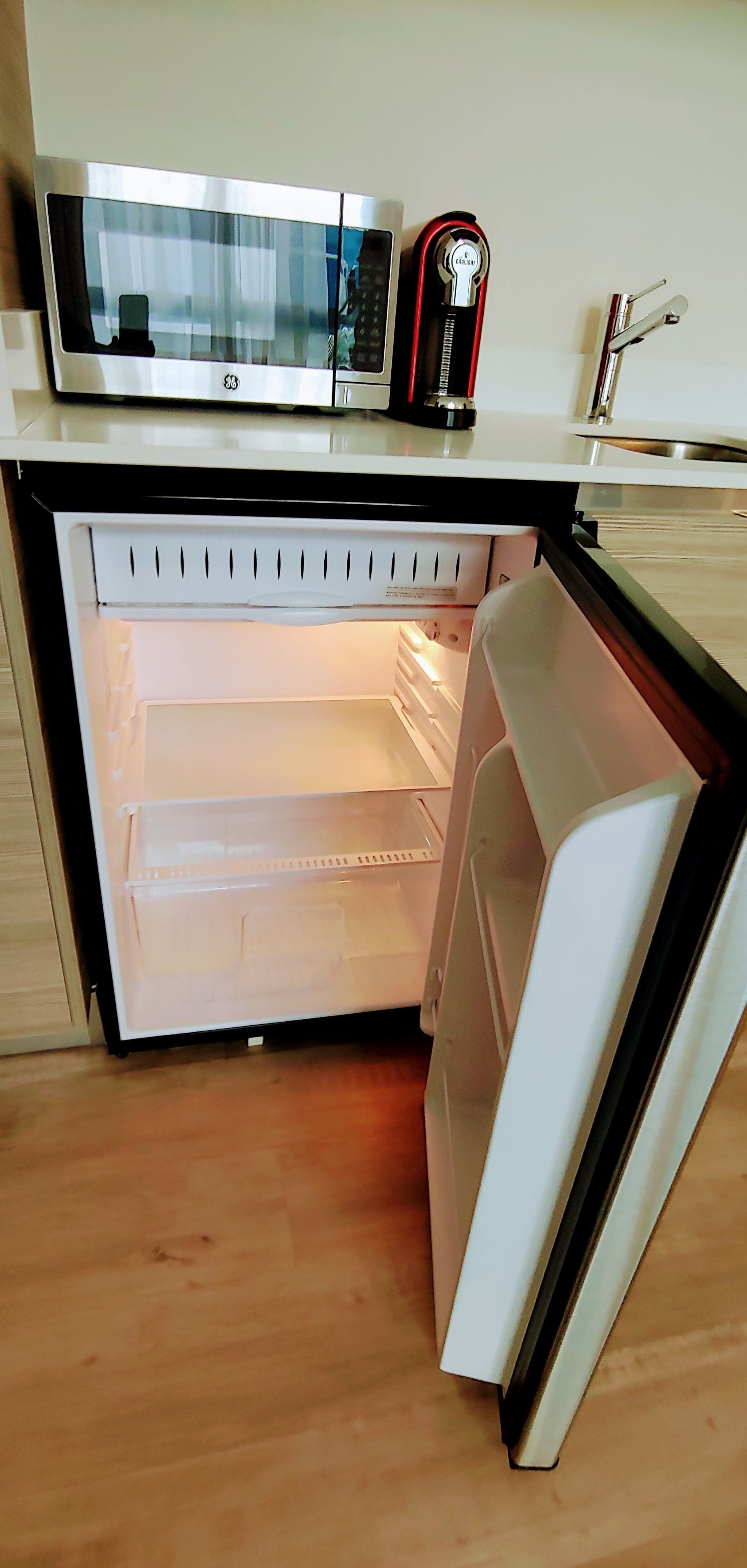 luxury studio, 1 king bed, non smoking, city view | 1 bedroom, in-room safe, individually decorated, individually furnished