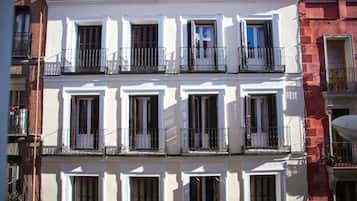 Vista frontal de la propiedad