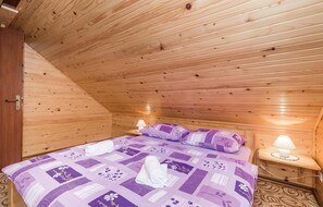 2 bedrooms, travel crib, free WiFi, bed sheets