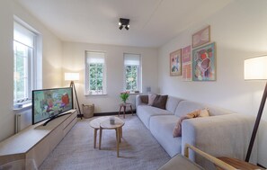 Smart TV, DVD player, stereo