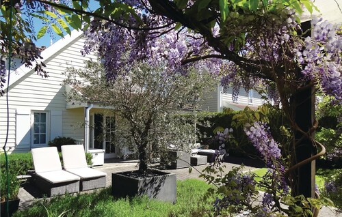 Amazing home in Wemeldinge with WiFi